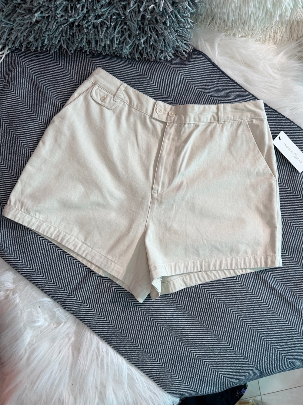 Treasure & Bond Ivory Cream Tailored Shorts Cotton Elastic Back Size Large NWT